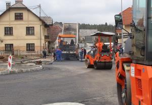 ASFALTIRANJE KROŽIŠČA ŽAJFNICA 08 FOTO LJUBO VUKELIČ